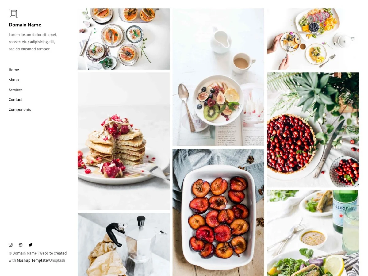 Bar moderno con botellas iluminadas y copas preparadas