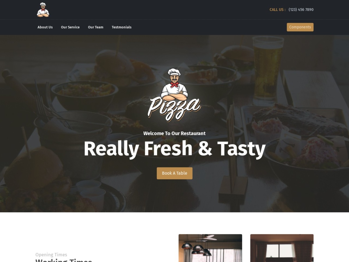 Cóctel de autor con decoración en barra iluminada